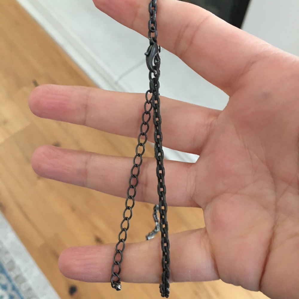 Oxidized metal onyx & crystal necklace - Picture 5 of 5